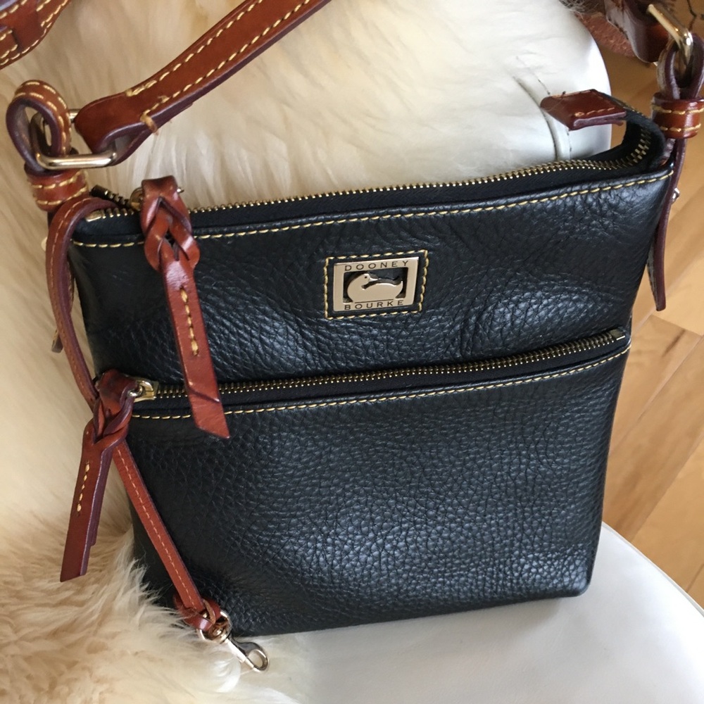Dooney and Bourke Leather Crossbody with
removable/adjustable strap